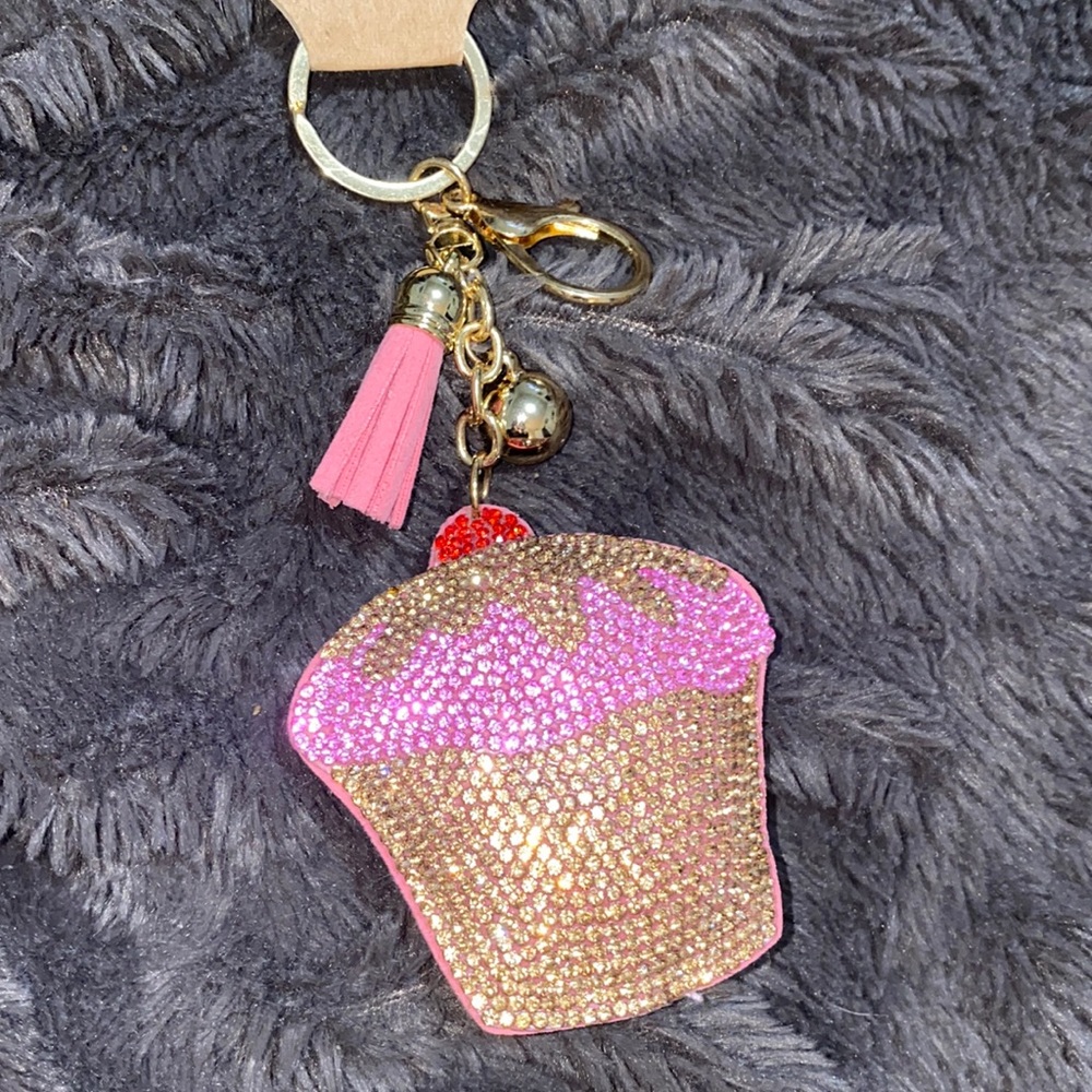 🌵Brand new cupcake keychain!